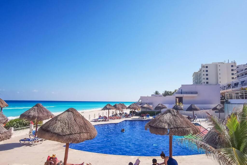 Villa Aurora Beautiful Beachfront Apartment Cancún Kültér fotó